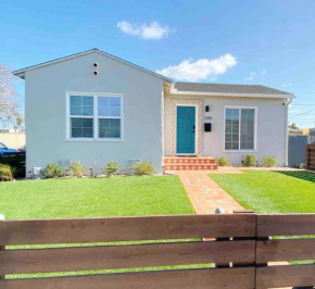 Crown Point Home w/ Cowboy Pool 2 Blocks to Bay